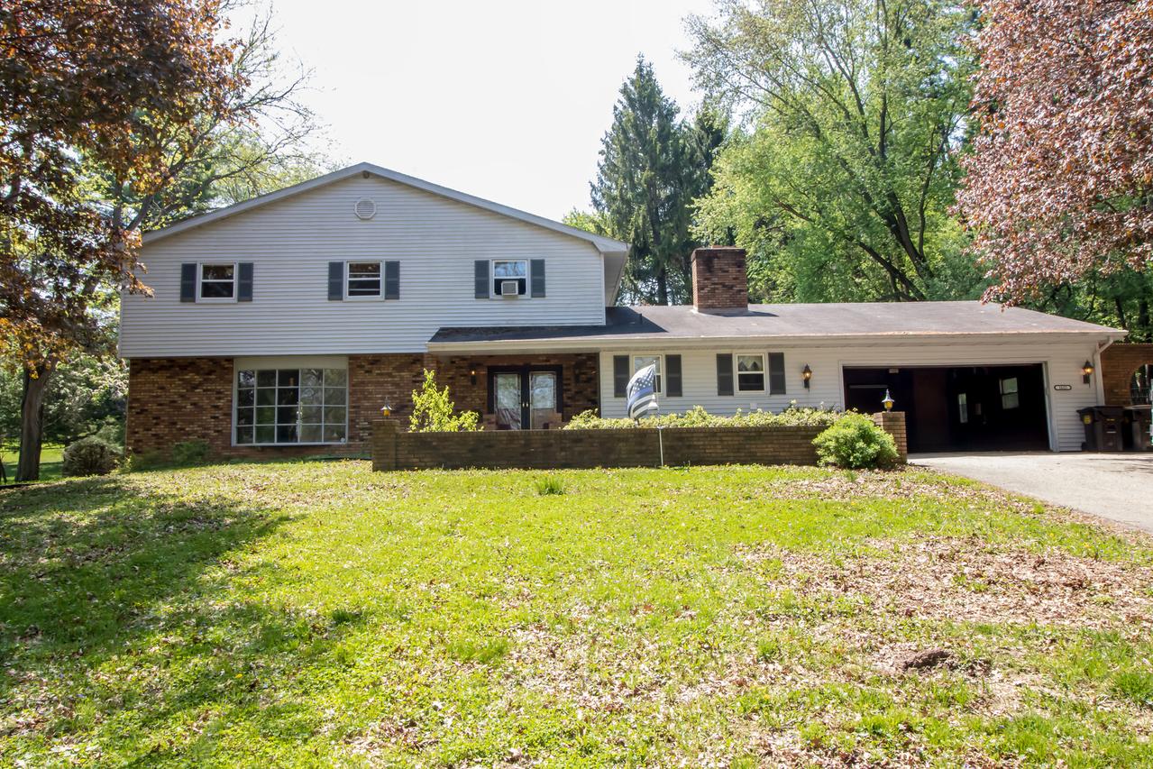 1625 Woodside Dr., Freeport, IL 61032