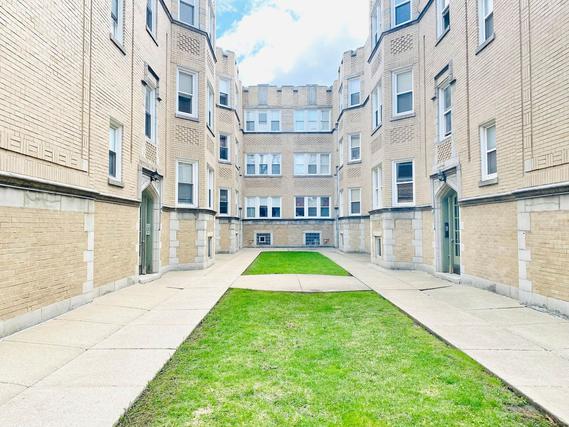 6323 N Sacramento Ave. #3E, Chicago, IL 60659