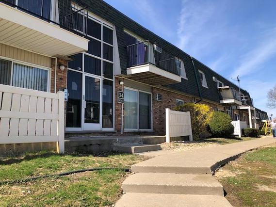 9950 84th Ter. #214, Palos Hills, IL 60465