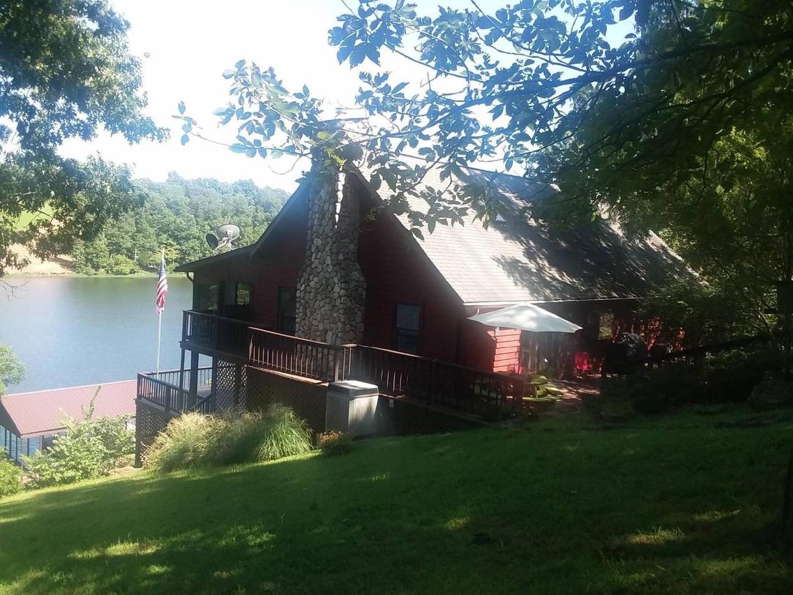 793 Lake Shore Dr., Goreville, IL 62939