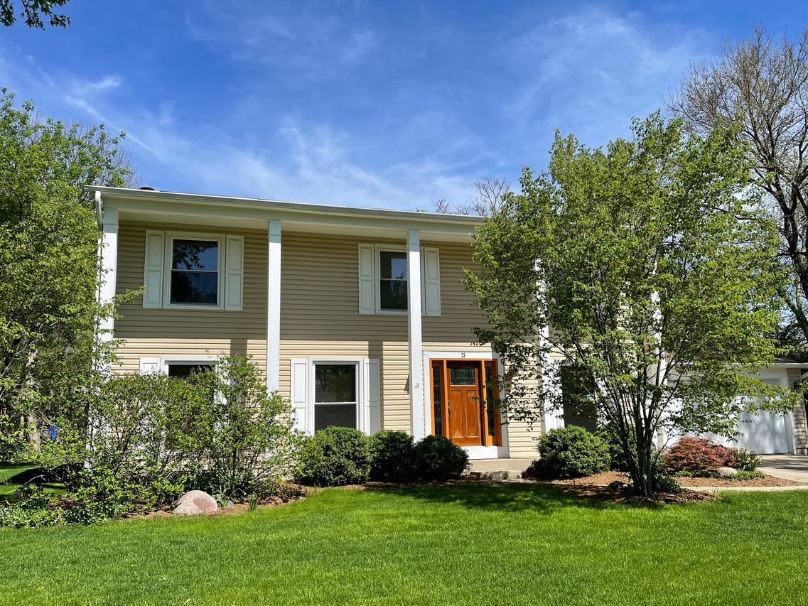 23 N Oriole Tr., Crystal Lake, IL 60014