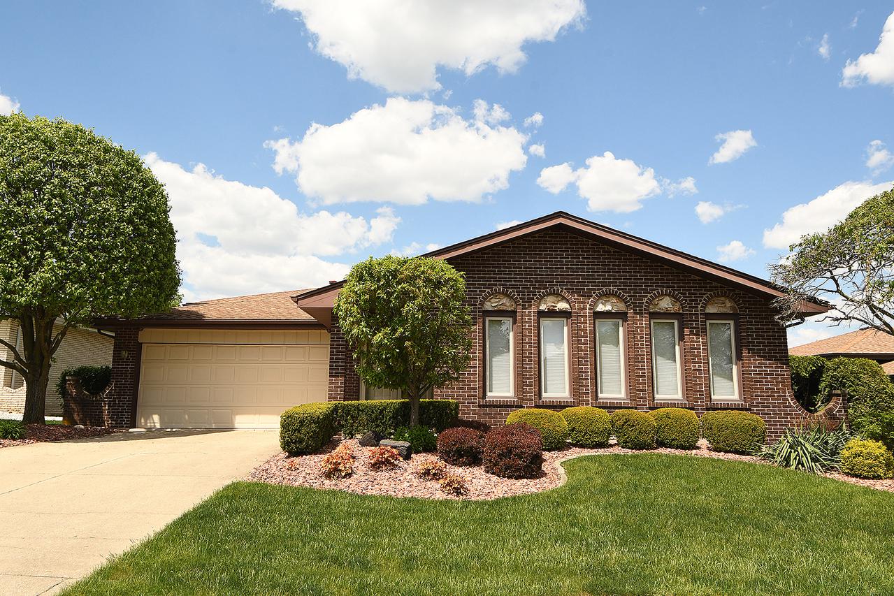 8826 Maple Ave., Orland Park, IL 60462