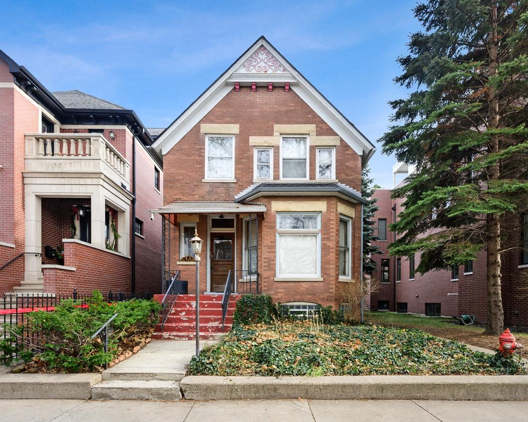 3533 N Greenview Ave., Chicago, IL 60657