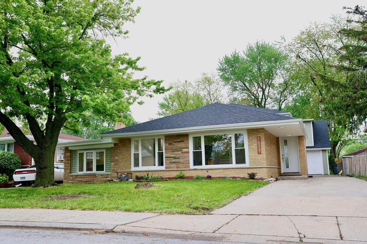 16327 Dobson Ave., South Holland, IL 60473