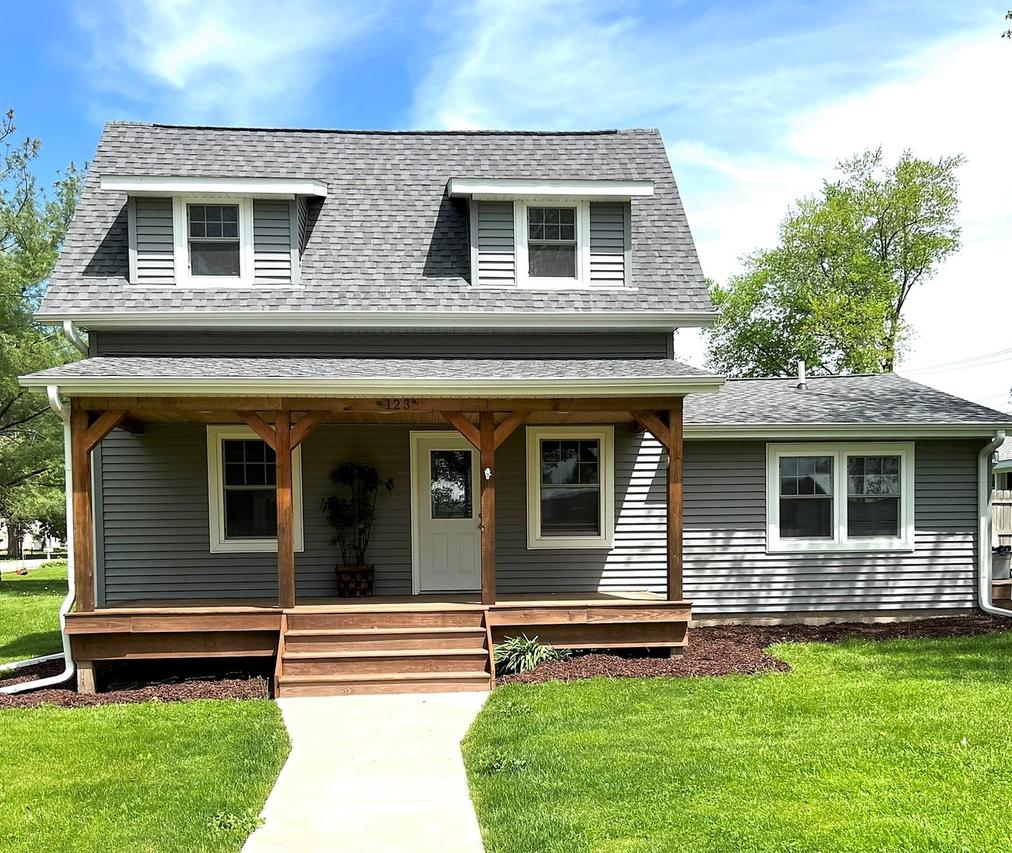 123 W Middle St., Franklin Grove, IL 61031