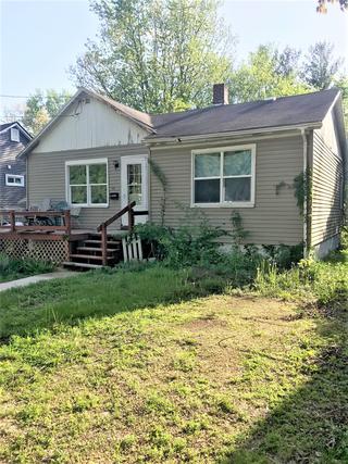 715 Jackson Ave., Dixon, IL 61021