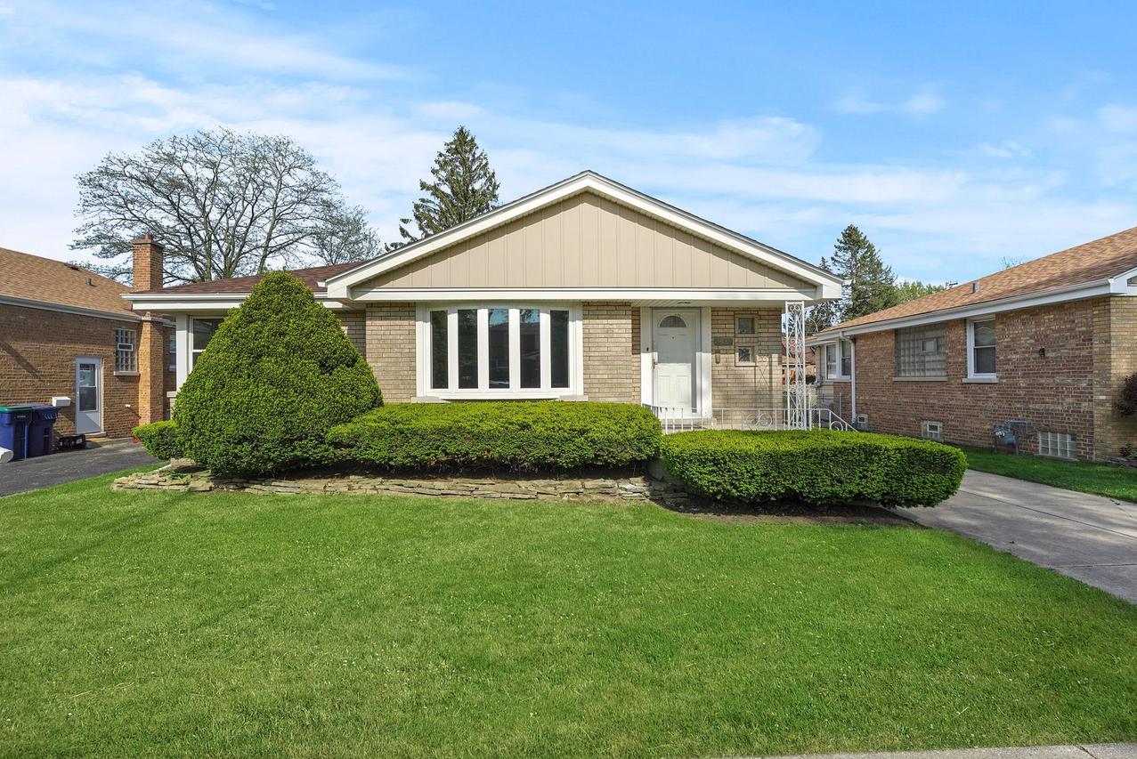 9225 S Sacramento Ave., Evergreen Park, IL 60805