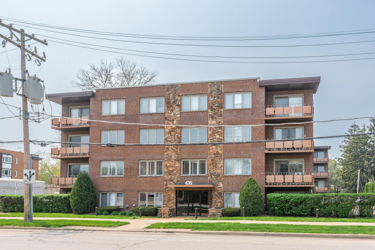 435 Ridge Rd. #405, Wilmette, IL 60091