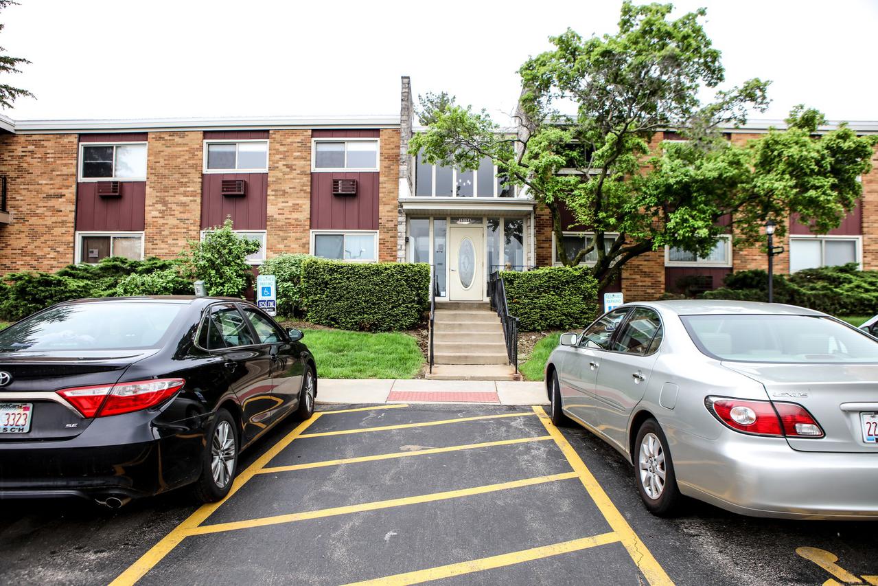 1313 S Rebecca Rd. #204, Lombard, IL 60148