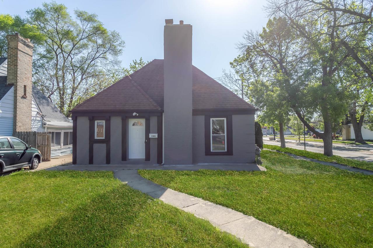 1801 N 72nd Ct., Elmwood Park, IL 60707
