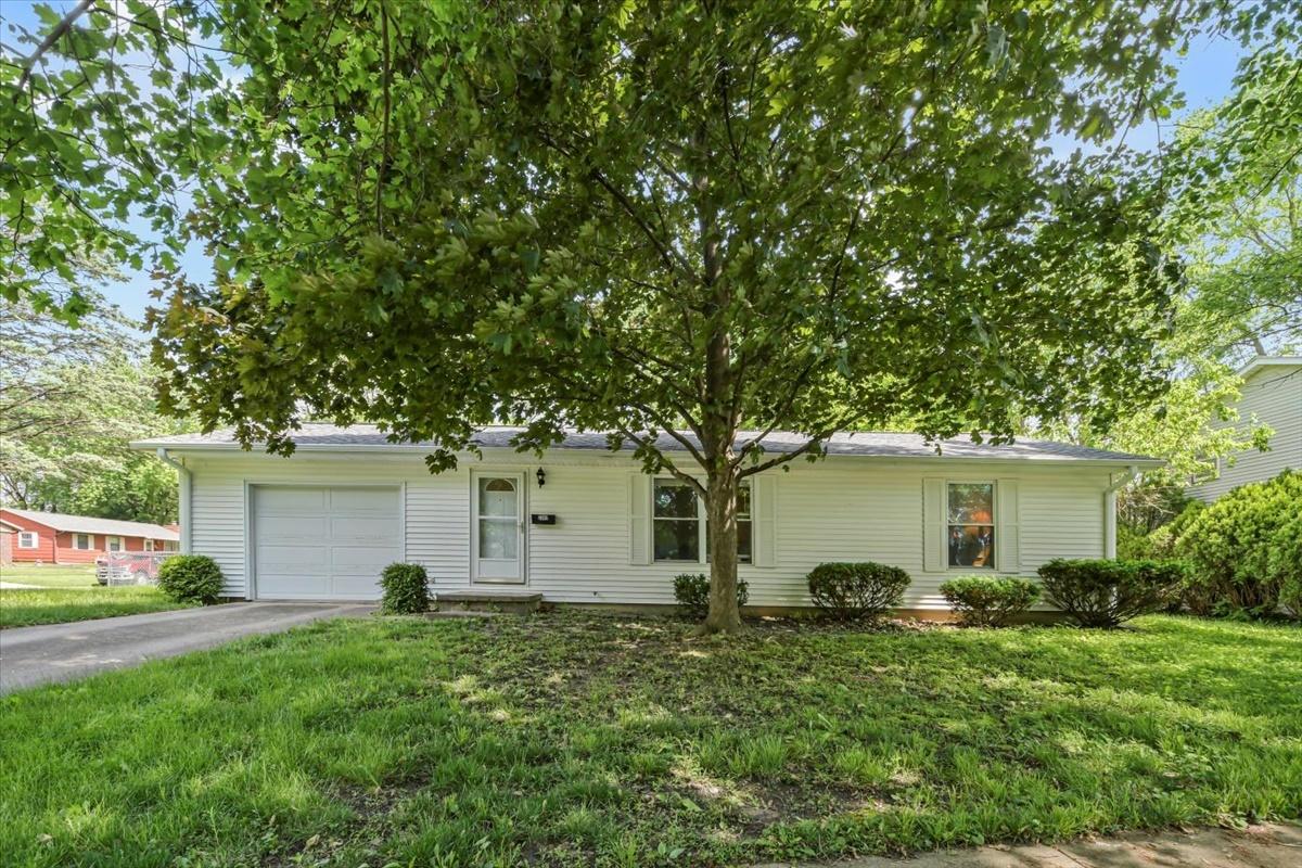 2302 Lantern Hill Dr., Urbana, IL 61802