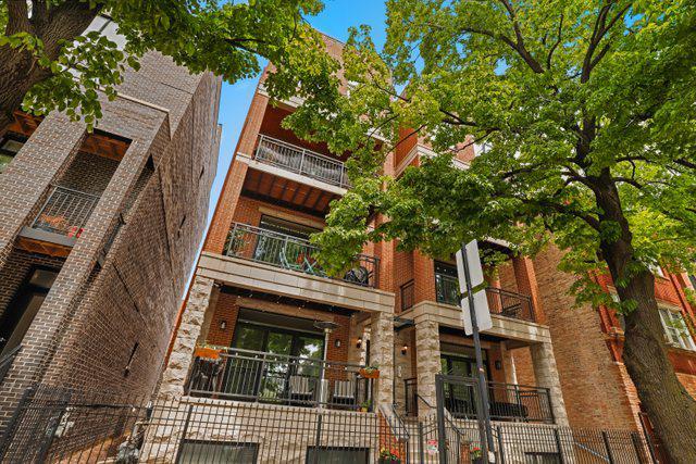 1040 W Polk St. #3B, Chicago, IL 60607