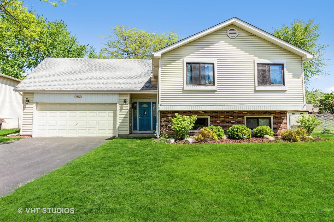 782 Balboa Ter., Bartlett, IL 60103