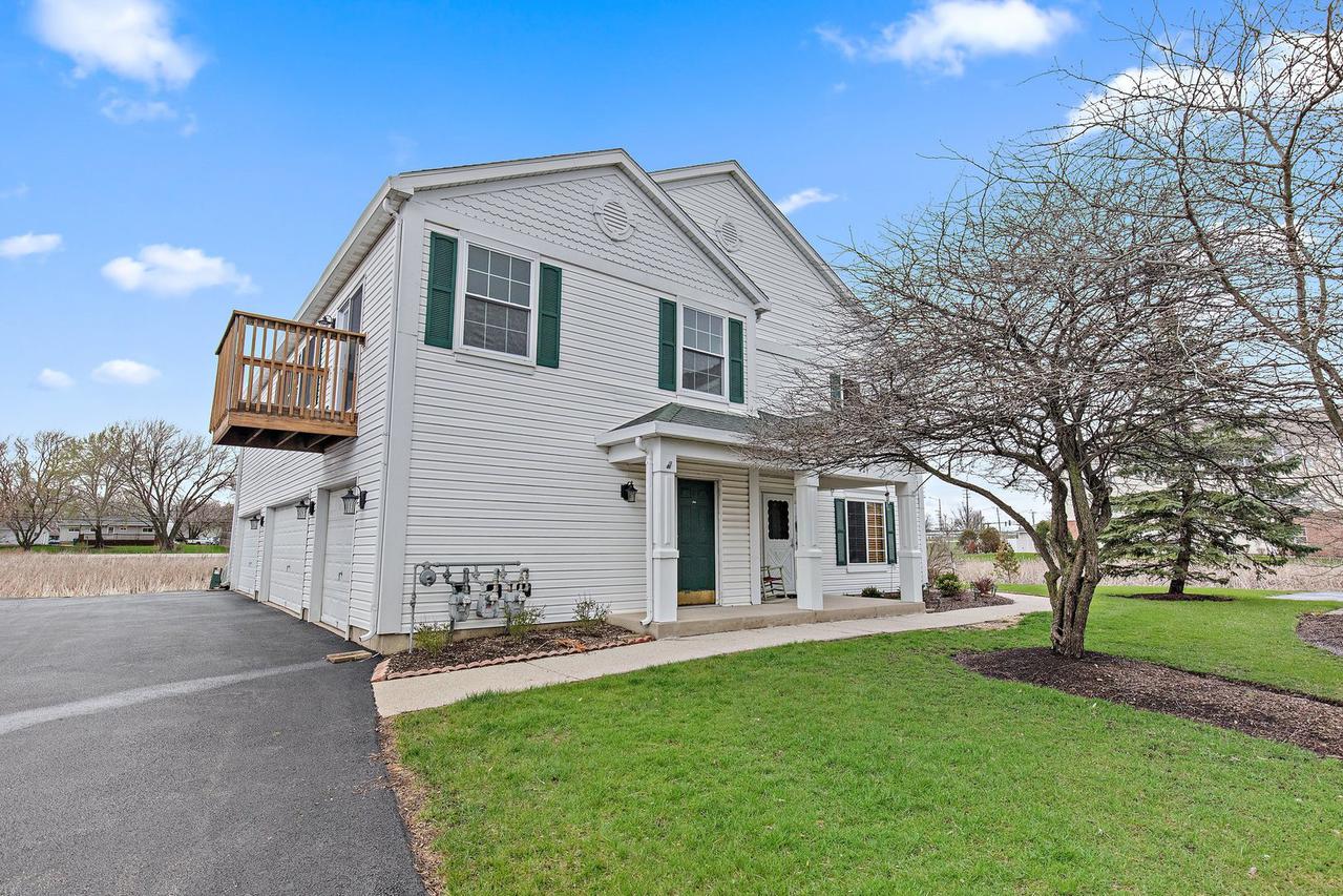 729 Fieldcrest Dr. #C, South Elgin, IL 60177