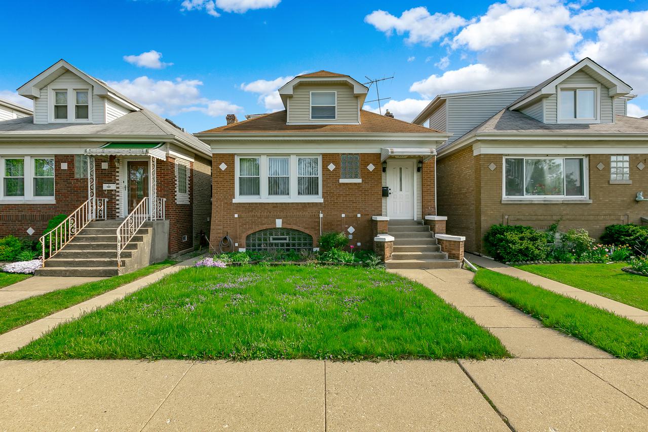 5823 W Melrose St., Chicago, IL 60634