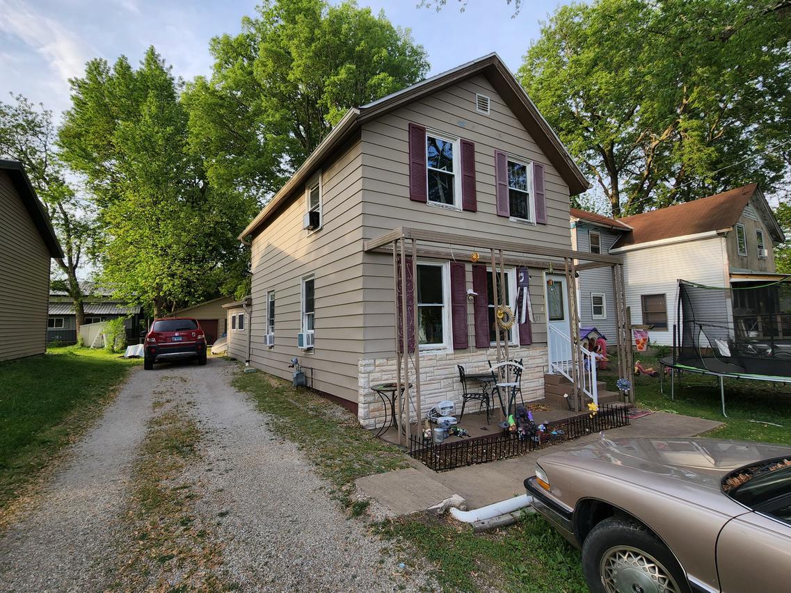607 E 6th St., Delavan, IL 61734