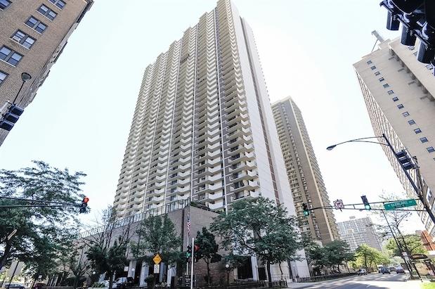 6033 N Sheridan Rd. #4G, Chicago, IL 60660