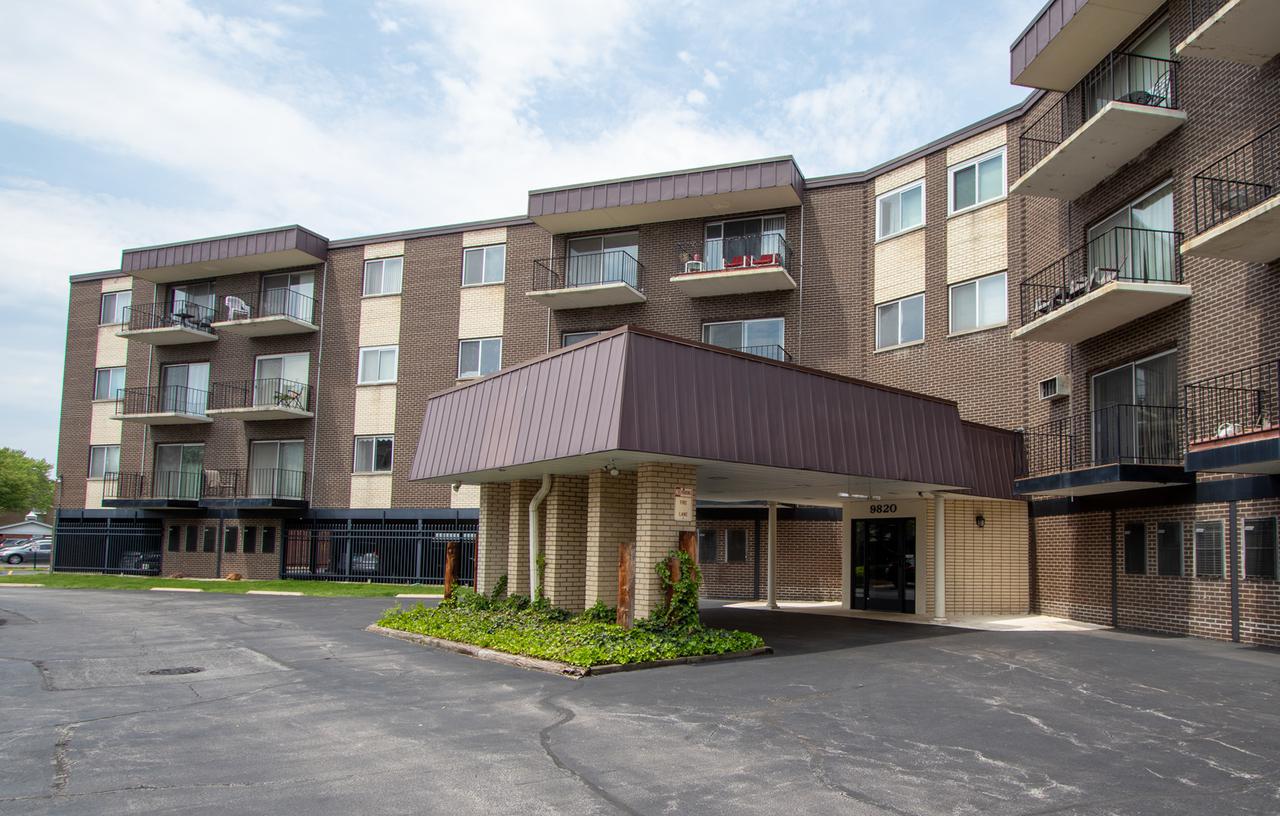 9820 S Pulaski Rd. #323-2, Oak Lawn, IL 60453