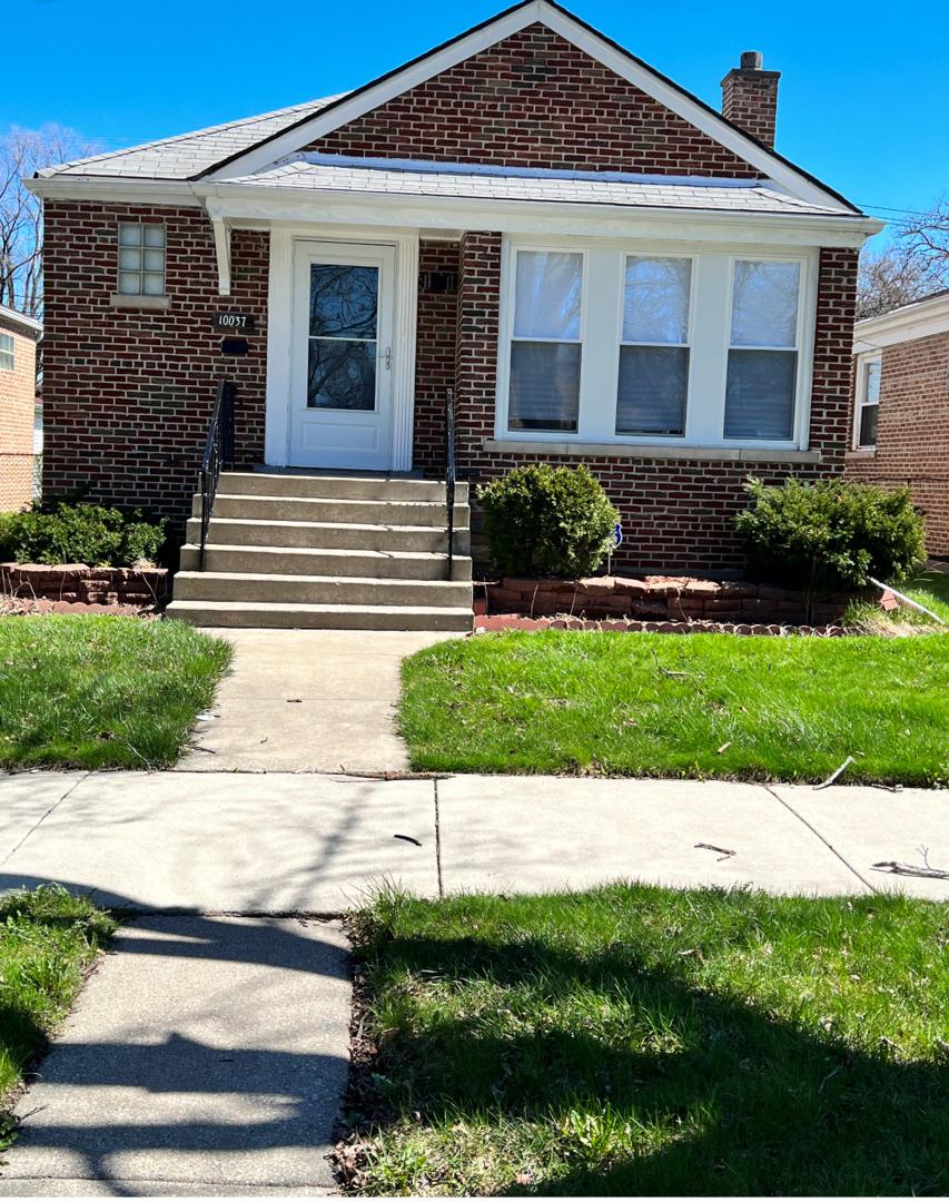10037 S Hoxie Ave., Chicago, IL 60617