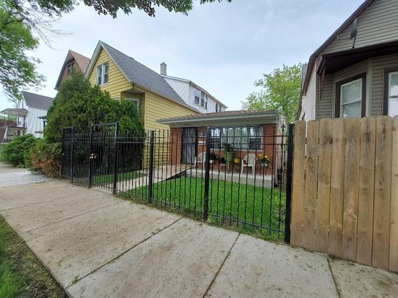 8212 S Muskegon Ave., Chicago, IL 60617