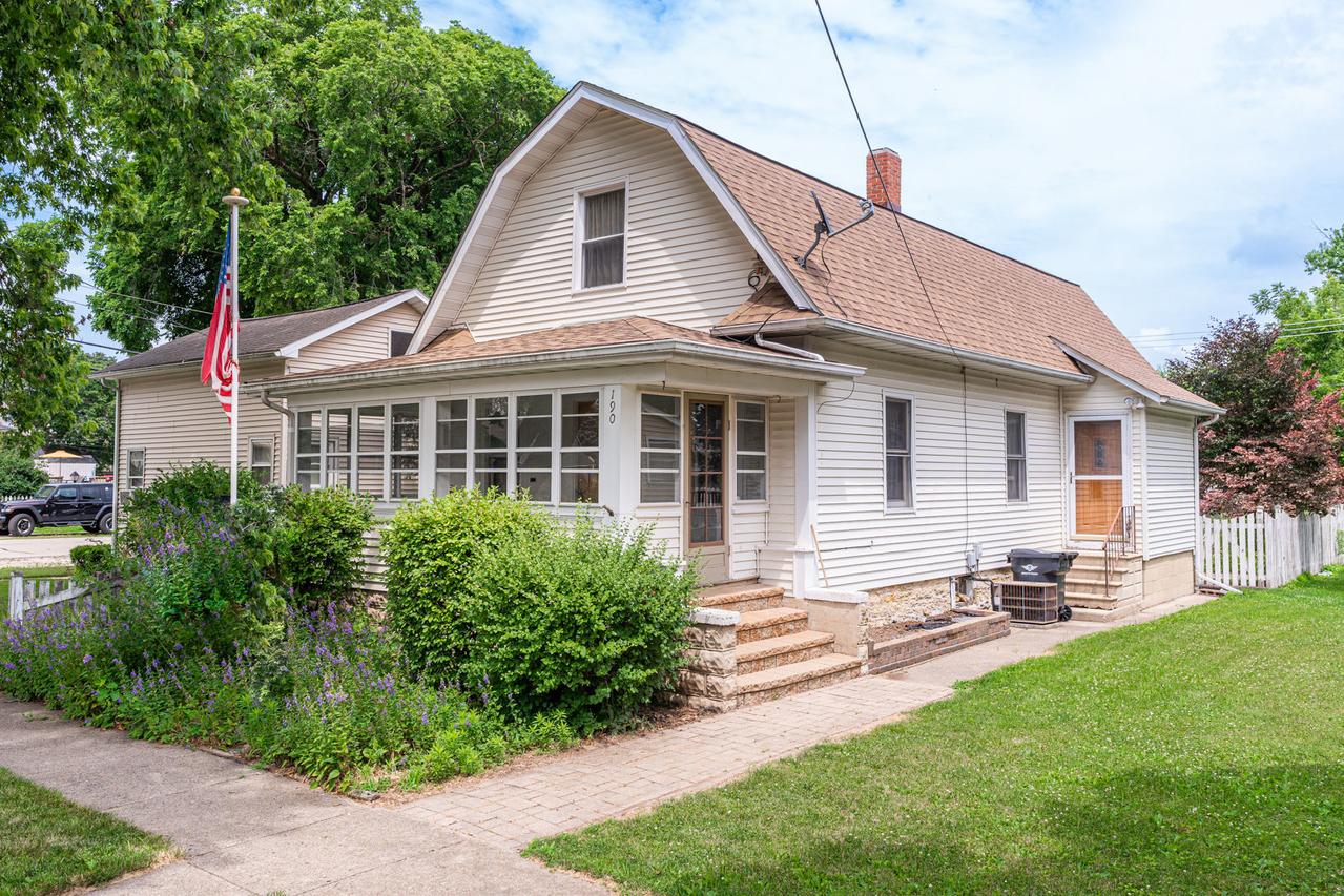 190 N Cedar St., Waterman, IL 60556