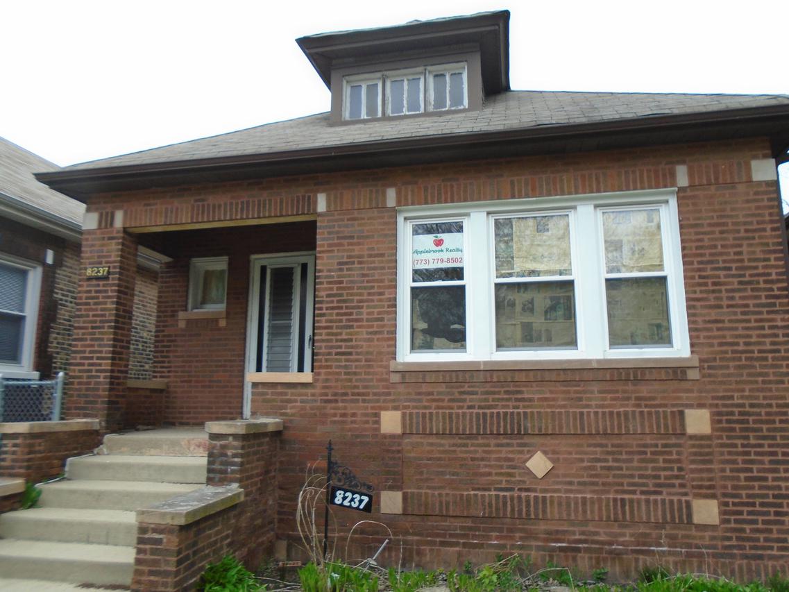 8237 S Manistee Ave., Chicago, IL 60617