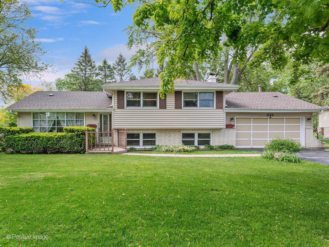 231 E Des Moines St., Westmont, IL 60559