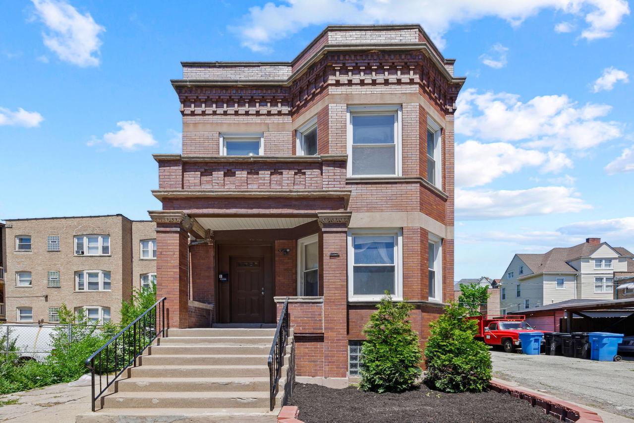 1910 E 73rd St., Chicago, IL 60649