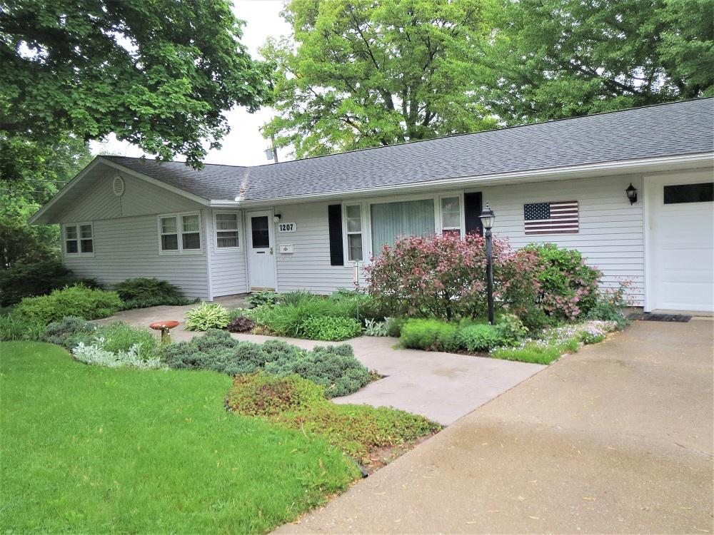1207 Goral Ct., Dixon, IL 61021