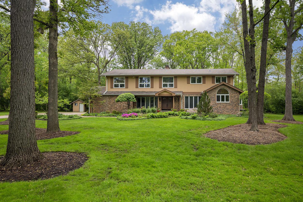 1316 Woodland Ct., Riverwoods, IL 60015