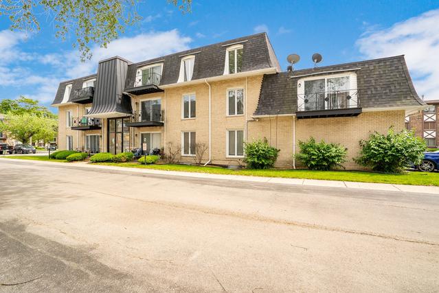 5641 Circle Dr. #202, Oak Lawn, IL 60453