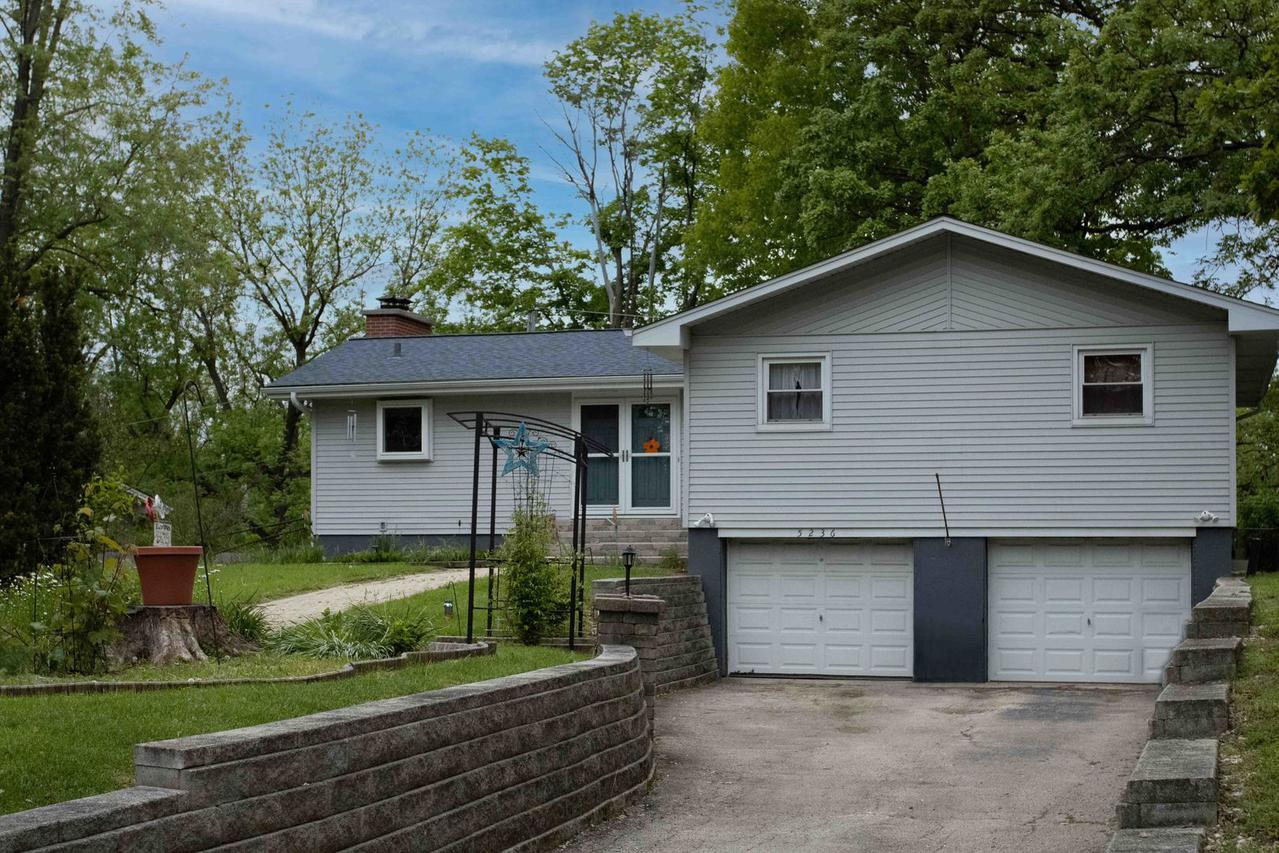 5236 Oakview Dr., Lisle, IL 60532