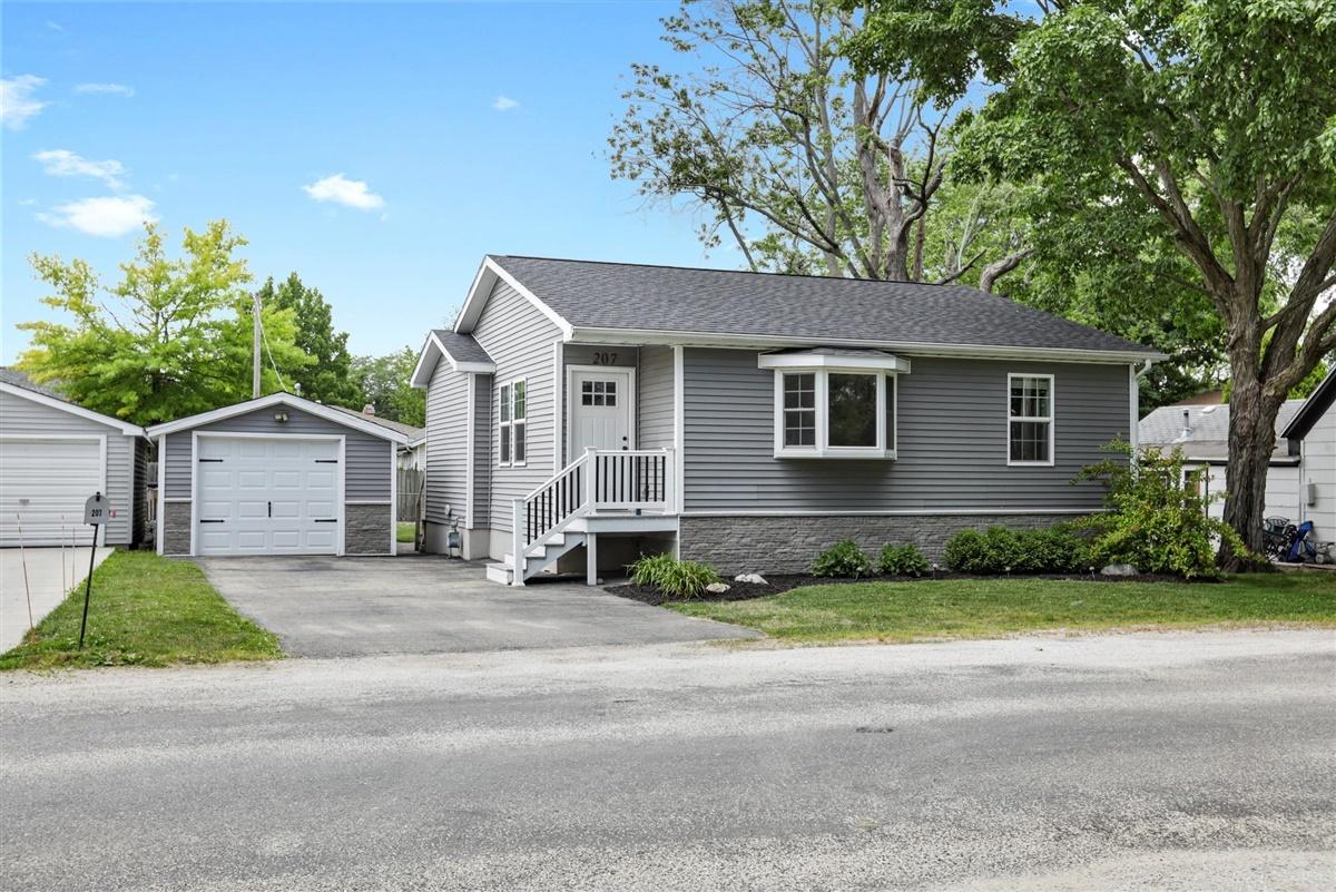 207 Green St., St. Joseph, IL 61873