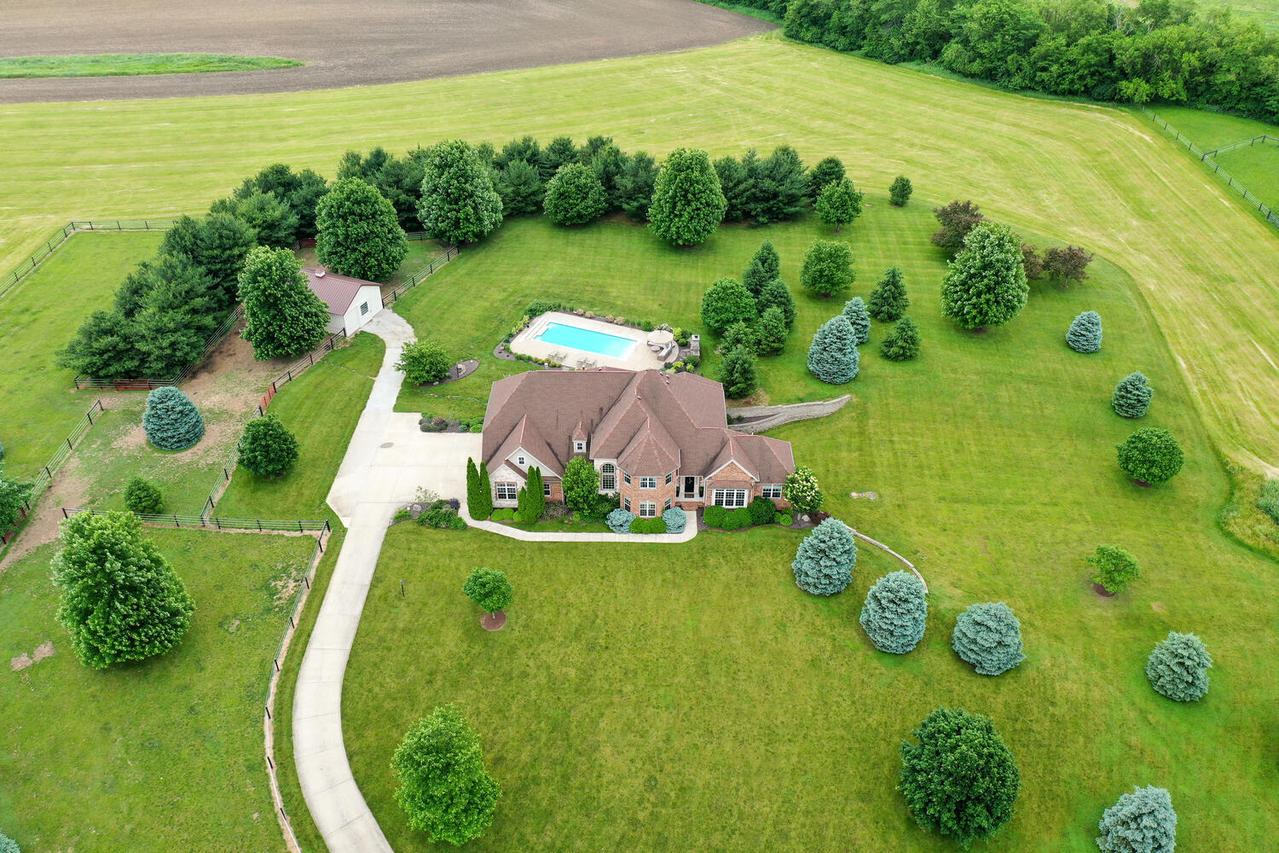 2183 Wagon Trail Rd., White Heath, IL 61884