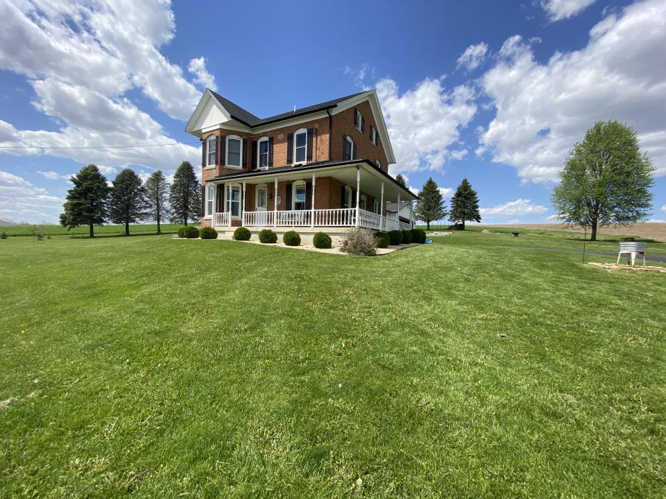 2200 W Cedarville Rd., Freeport, IL 61032