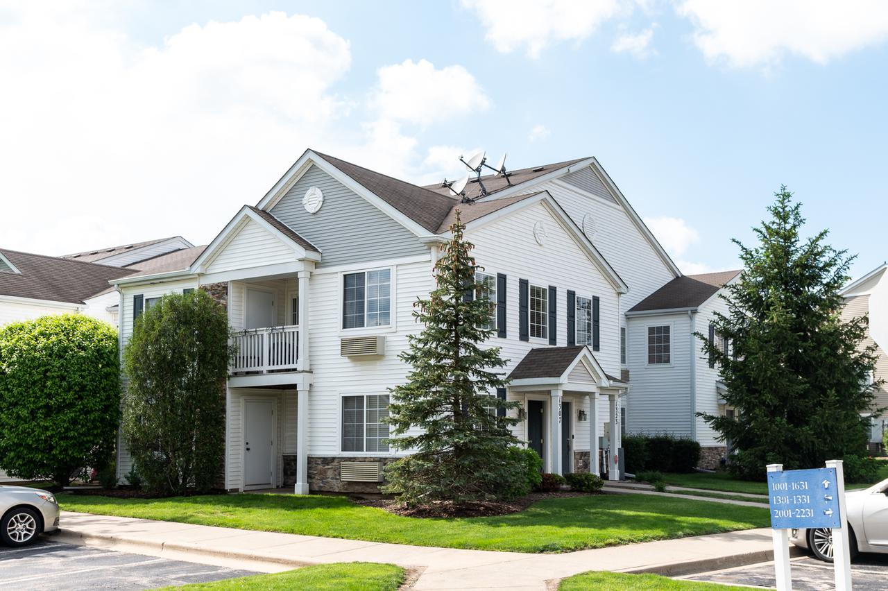 1307 Silverstone Dr., Carpentersville, IL 60110