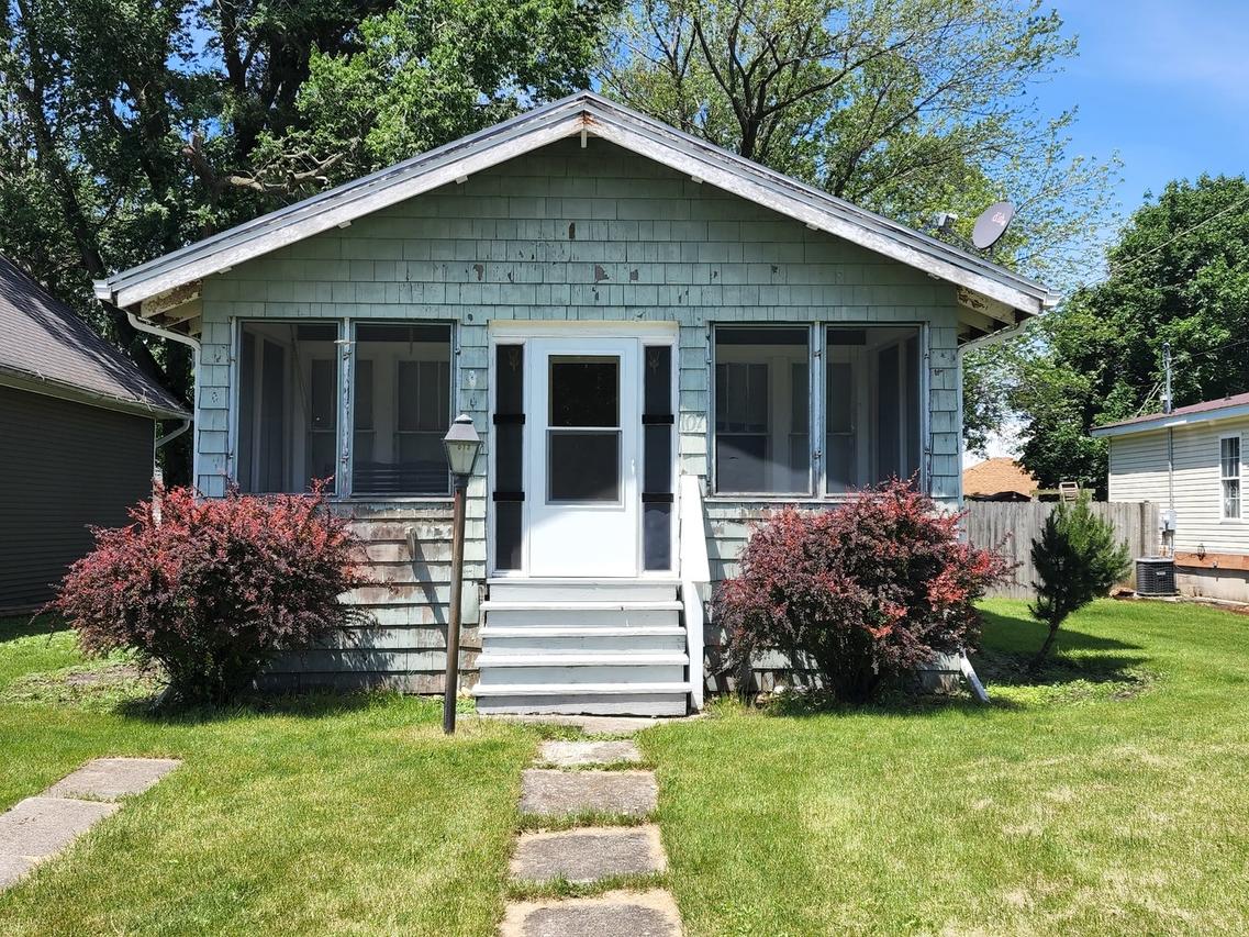 107 N Division St., Emington, IL 60934