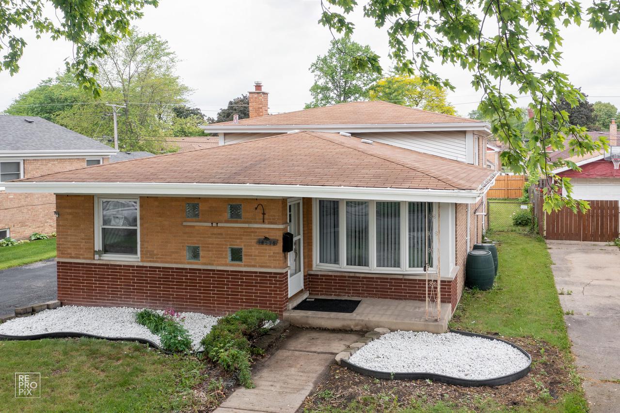 10320 S 51st Ct., Oak Lawn, IL 60453