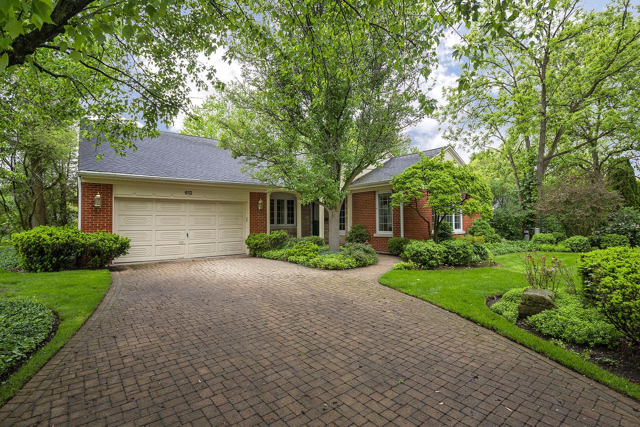612 Hill Cir., Glenview, IL 60025