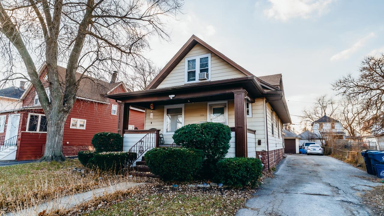 1406 S 3rd Ave., Maywood, IL 60153