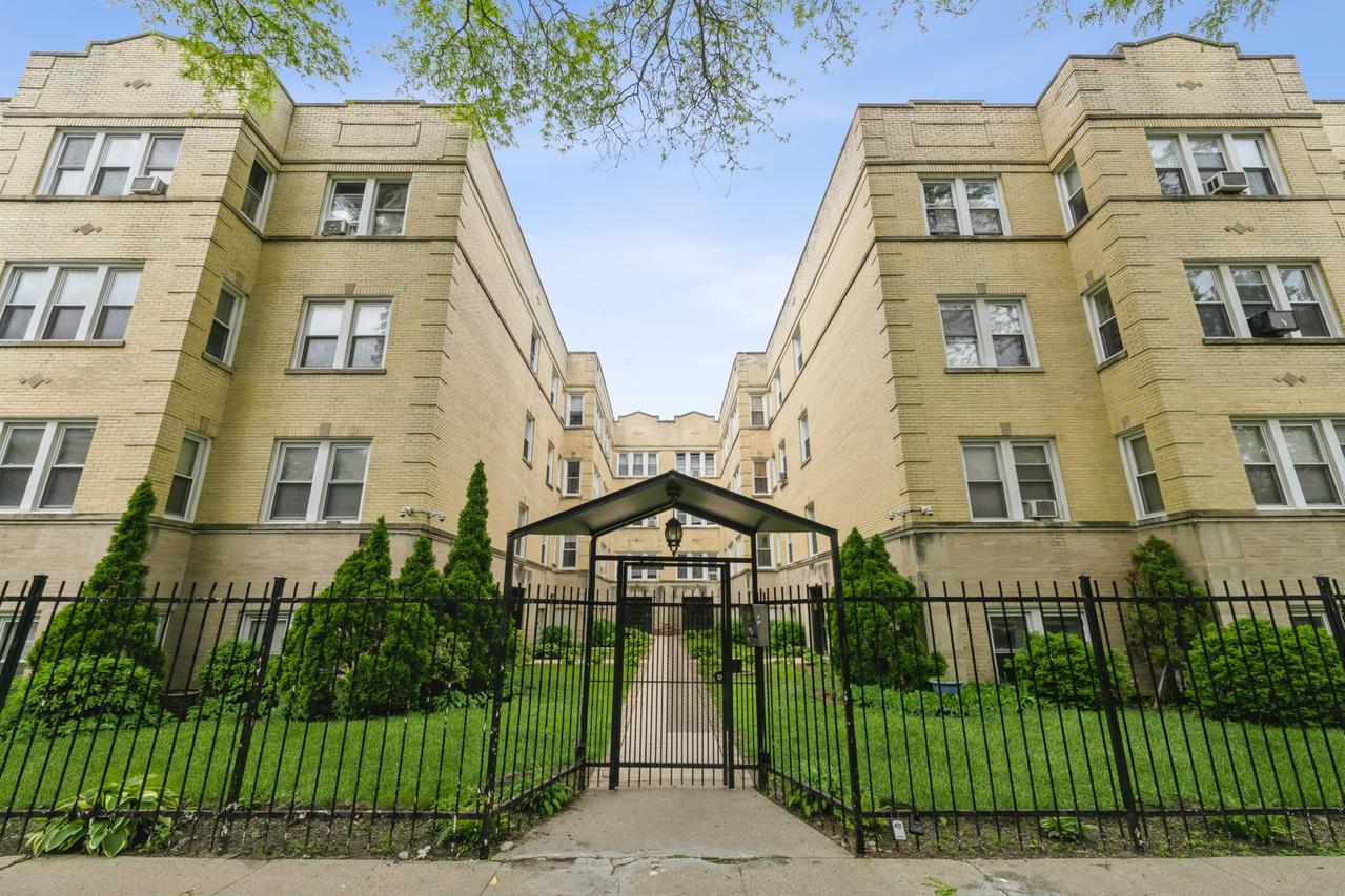 6454 N Claremont Ave. #3, Chicago, IL 60645