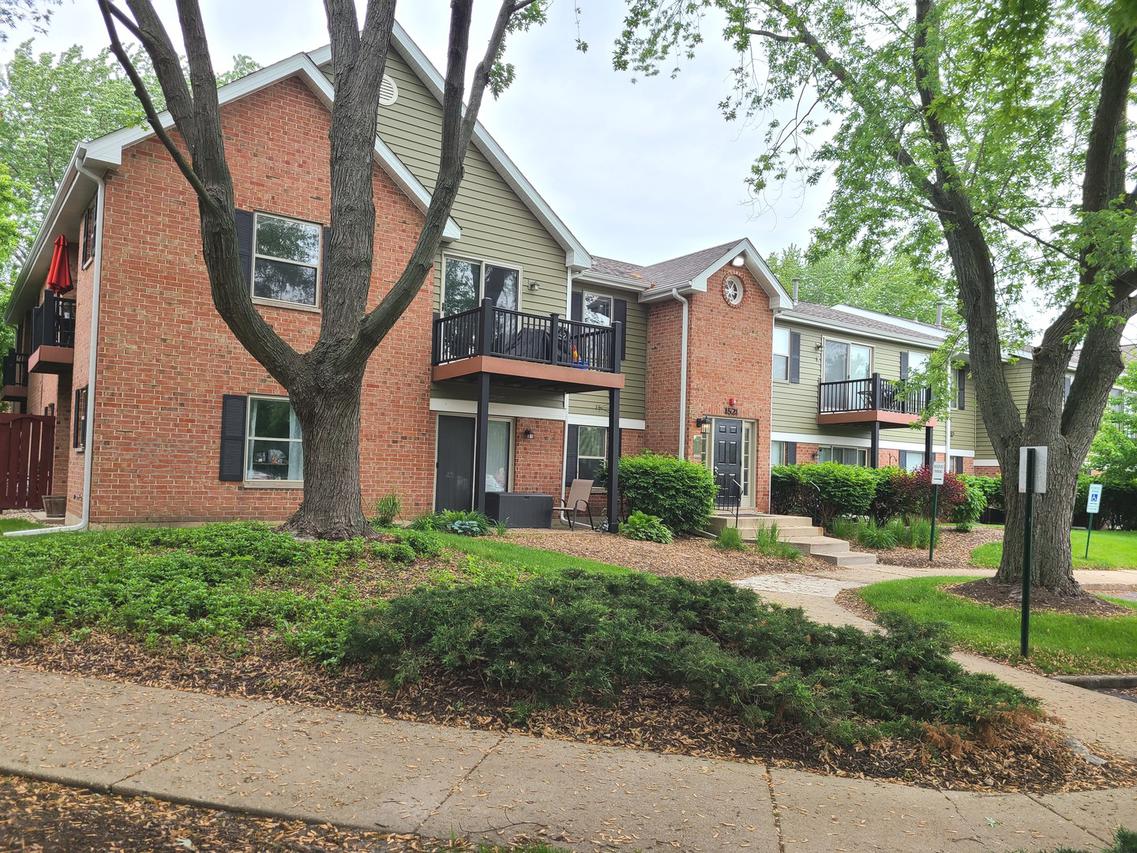 1521 Raymond Dr. #203, Naperville, IL 60563