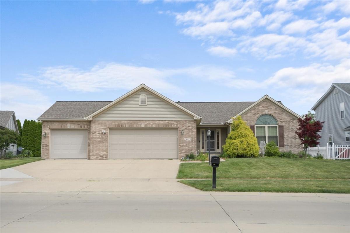 402 Wesley Ave., Savoy, IL 61874