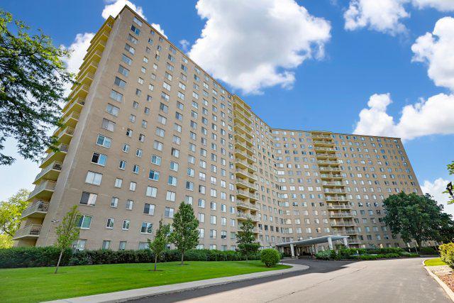 7061 N Kedzie Ave. #814, Chicago, IL 60645