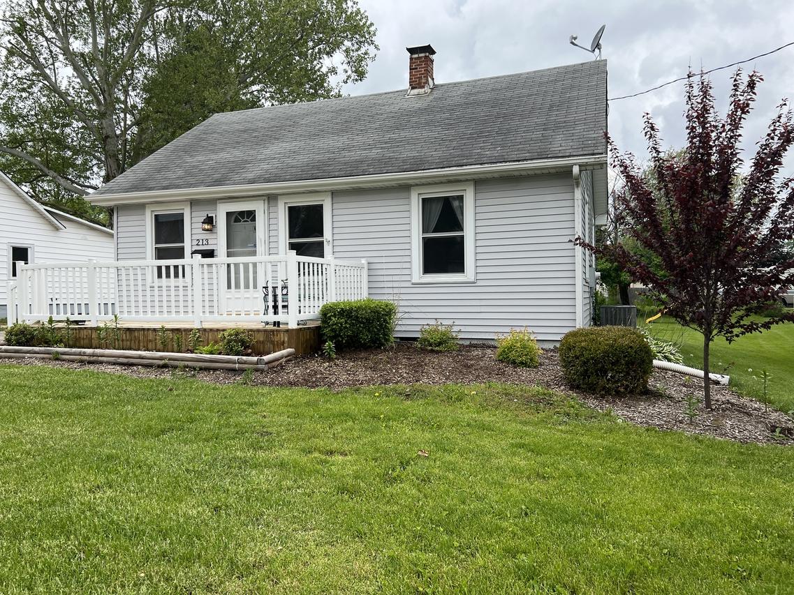 213 Robinson St., Genoa, IL 60135