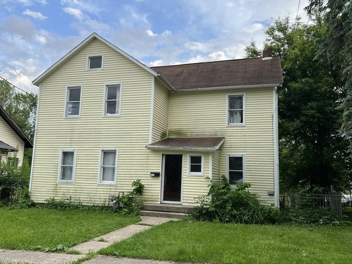 821 E Pleasant St., Freeport, IL 61032