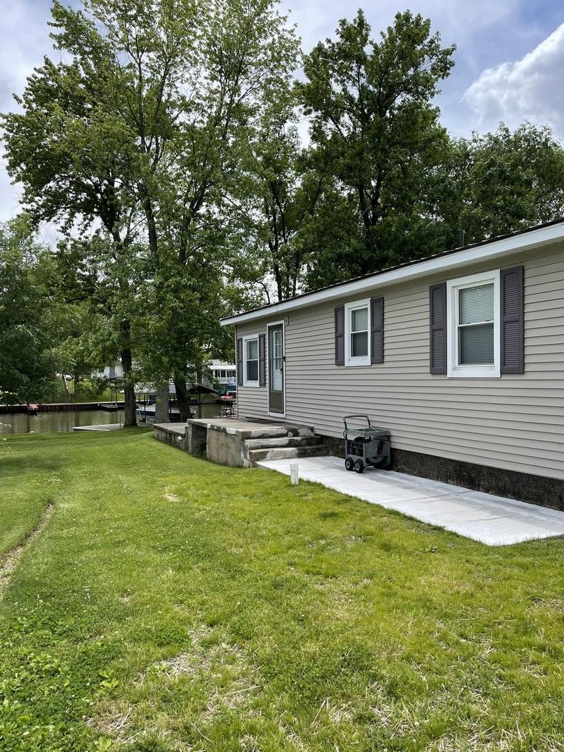 6 Clear Creek Dr., Neoga, IL 62447
