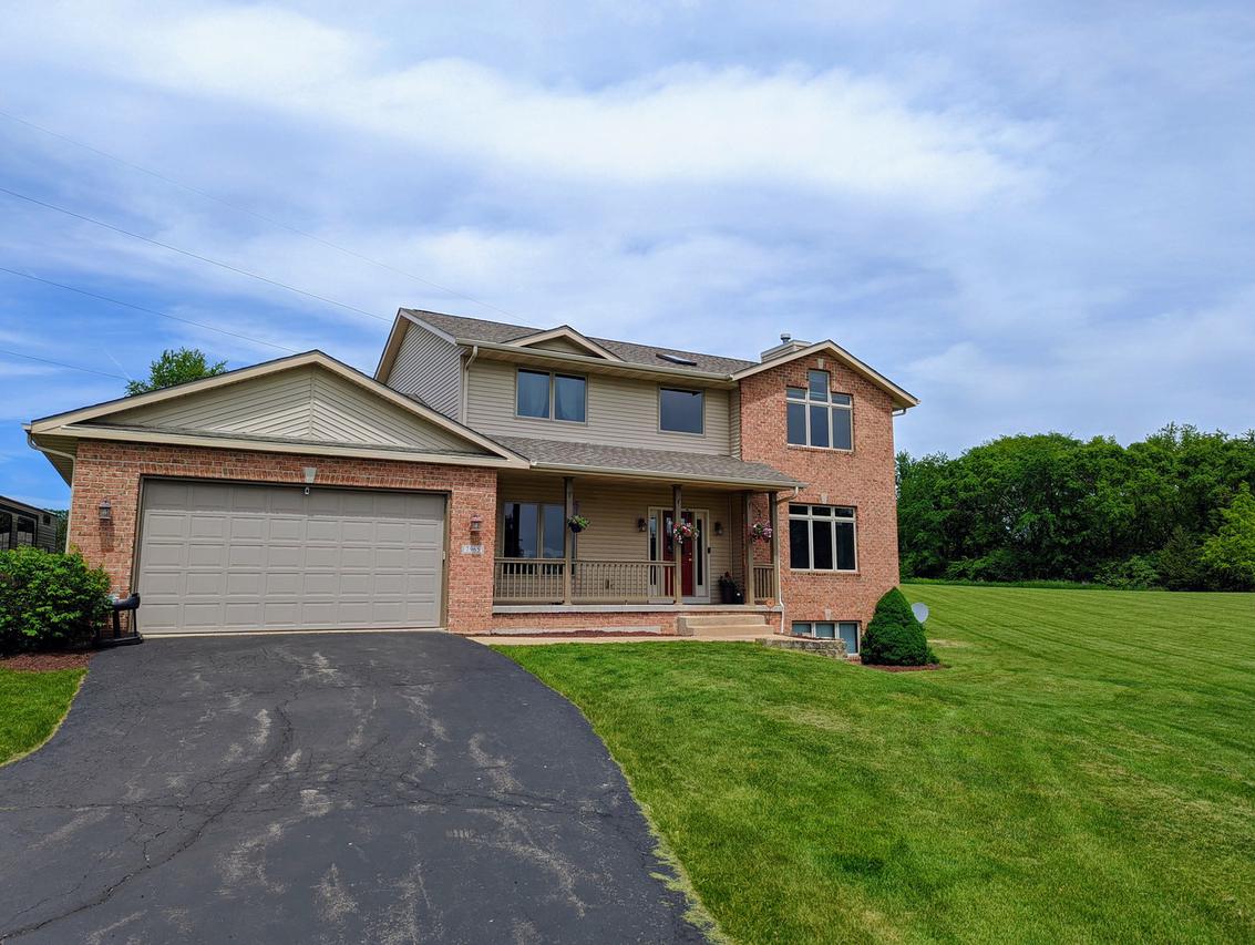 7965 Moore Hill Ct., Belvidere, IL 61008