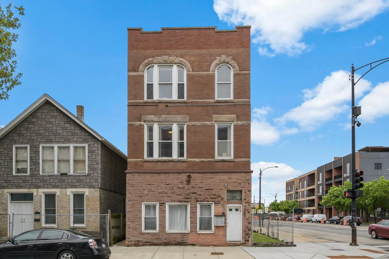 2357 W Ohio St., Chicago, IL 60612