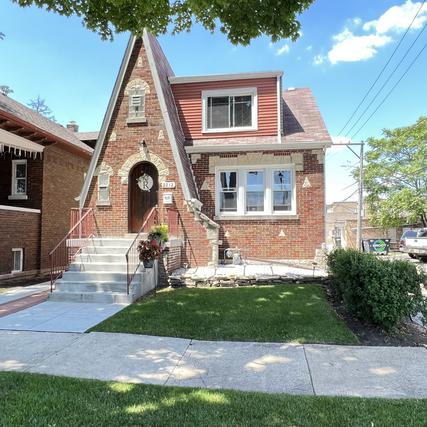 2212 Grove Ave., Berwyn, IL 60402